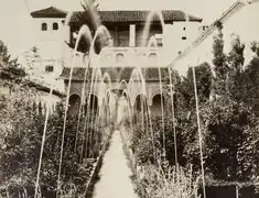 Le patio du Canal (patio de la Acequia) dans les jardins du Généralife, où Blaze retrouve la reine.