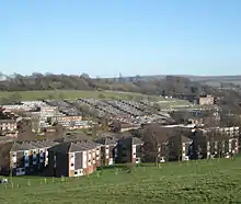 Photographie d’une rangée de maisons anglaises.