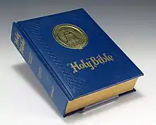 Photo d’un exemplaire de la Bible.